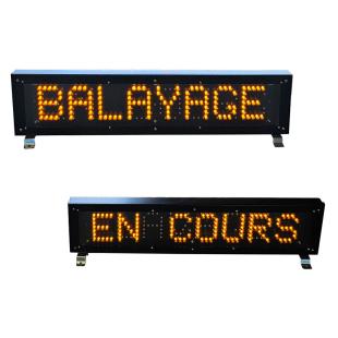 Equipement de signalisation pour véhicule de nettoyage